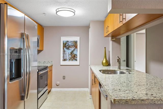 816 NW 11th St 405, Miami, FL 33136