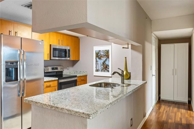 816 NW 11th St 405, Miami, FL 33136