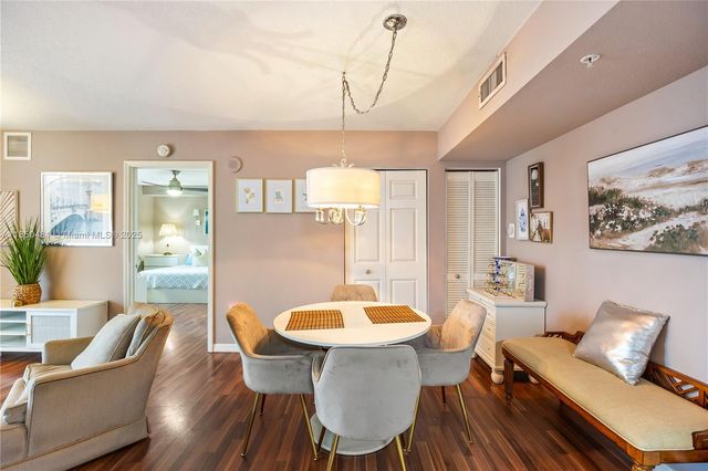 816 NW 11th St 405, Miami, FL 33136
