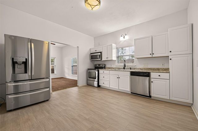1511 W Dumble Street, Alvin, TX 77511