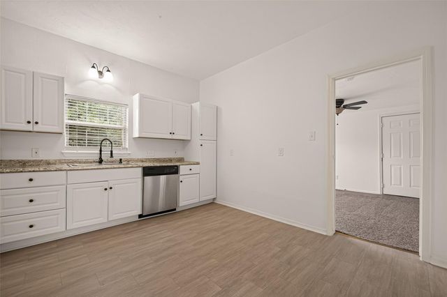 1511 W Dumble Street, Alvin, TX 77511