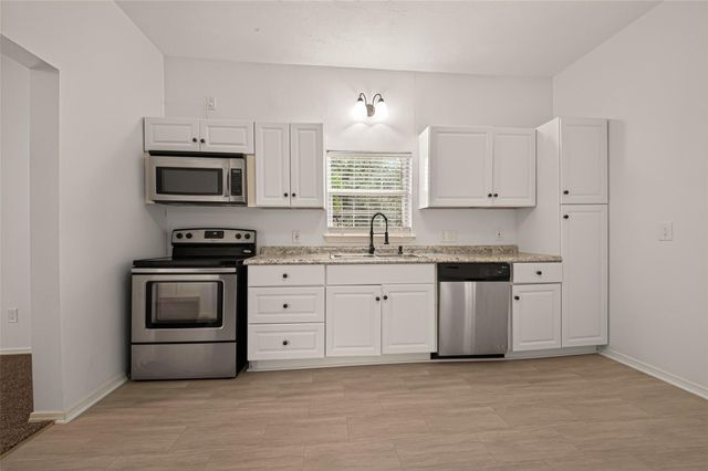 1511 W Dumble Street, Alvin, TX 77511