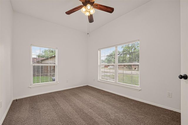 1511 W Dumble Street, Alvin, TX 77511