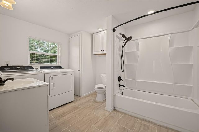 1511 W Dumble Street, Alvin, TX 77511