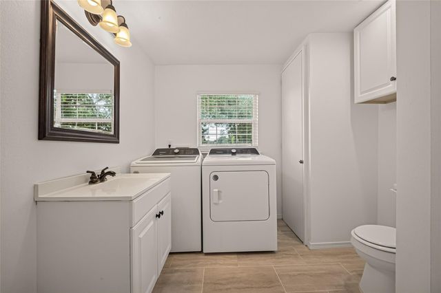 1511 W Dumble Street, Alvin, TX 77511