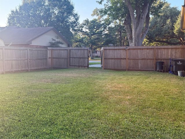 1511 W Dumble Street, Alvin, TX 77511
