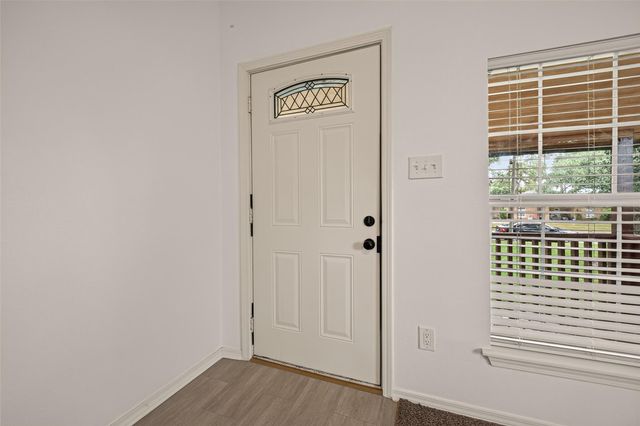 1511 W Dumble Street, Alvin, TX 77511