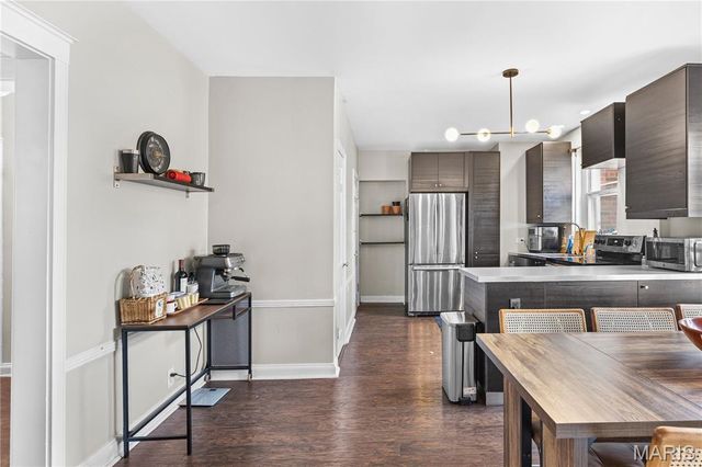 923 S Hanley Road A, Clayton, MO 63105