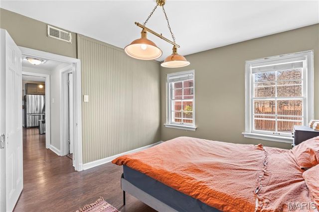 923 S Hanley Road A, Clayton, MO 63105