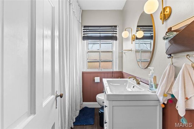 923 S Hanley Road A, Clayton, MO 63105