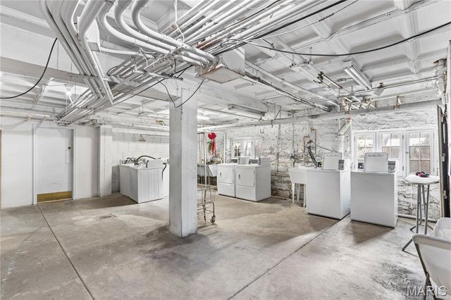 923 S Hanley Road A, Clayton, MO 63105