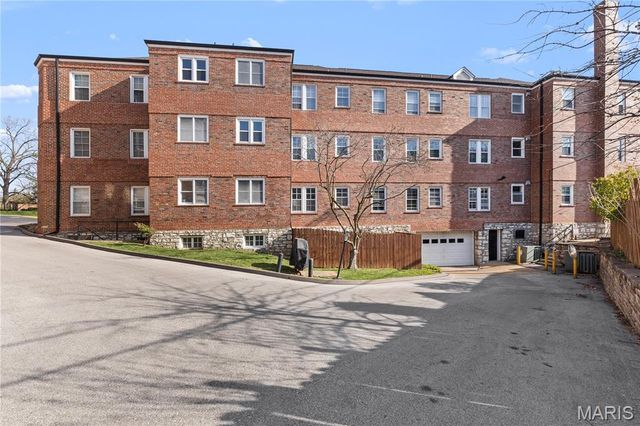 923 S Hanley Road A, Clayton, MO 63105