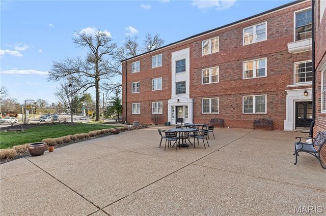 923 S Hanley Road A, Clayton, MO 63105