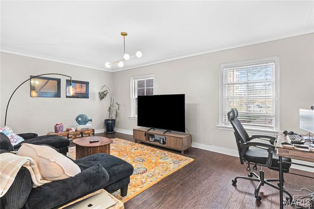 923 S Hanley Road A, Clayton, MO 63105