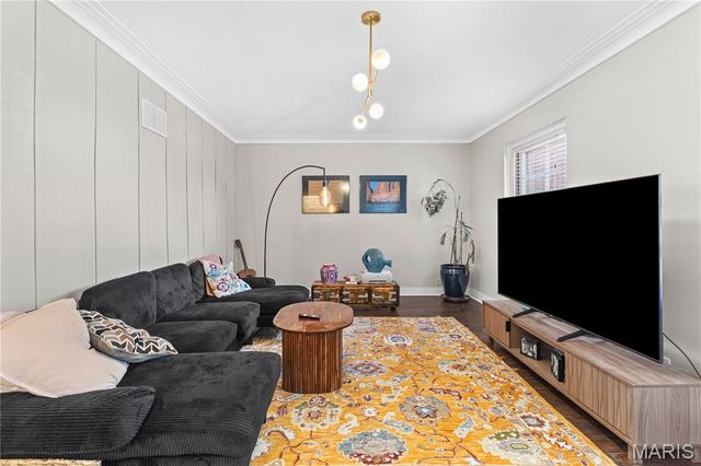 923 S Hanley Road A, Clayton, MO 63105