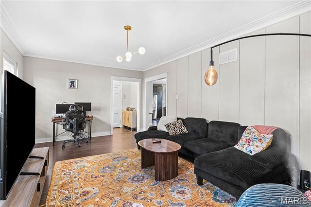 923 S Hanley Road A, Clayton, MO 63105