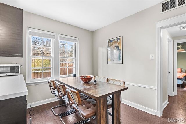 923 S Hanley Road A, Clayton, MO 63105