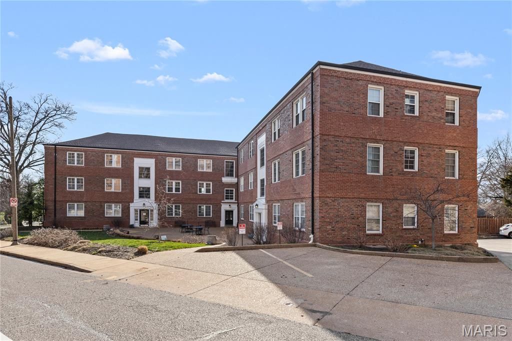 923 S Hanley Road A, Clayton, MO 63105