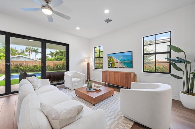 309 Cascade Ln, Palm Beach Shores, FL 33404