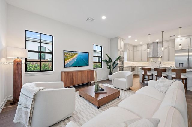 309 Cascade Ln, Palm Beach Shores, FL 33404