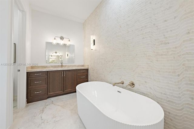 309 Cascade Ln, Palm Beach Shores, FL 33404