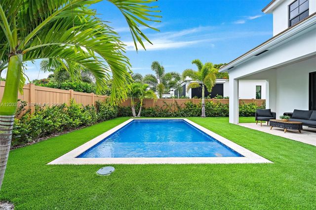 309 Cascade Ln, Palm Beach Shores, FL 33404