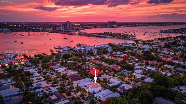 309 Cascade Ln, Palm Beach Shores, FL 33404
