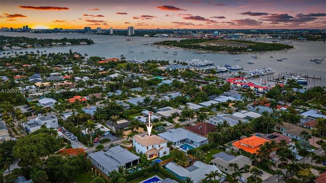 309 Cascade Ln, Palm Beach Shores, FL 33404