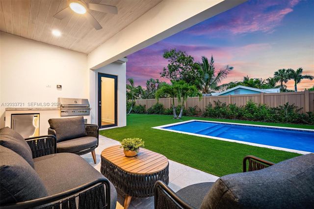 309 Cascade Ln, Palm Beach Shores, FL 33404