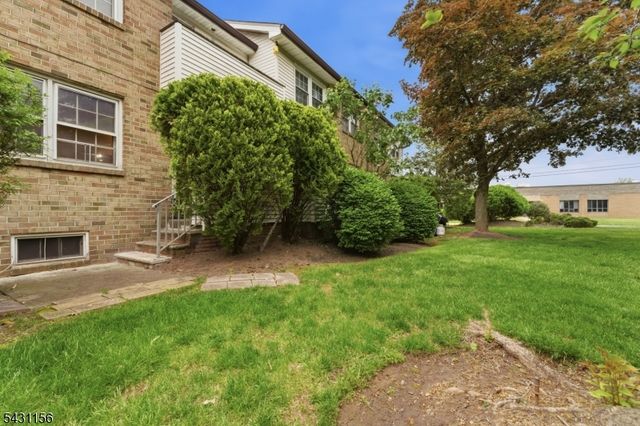 8 Cardinal Ln 3, Hillsborough Twp., NJ 08844