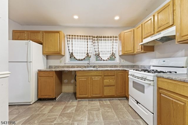 8 Cardinal Ln 3, Hillsborough Twp., NJ 08844