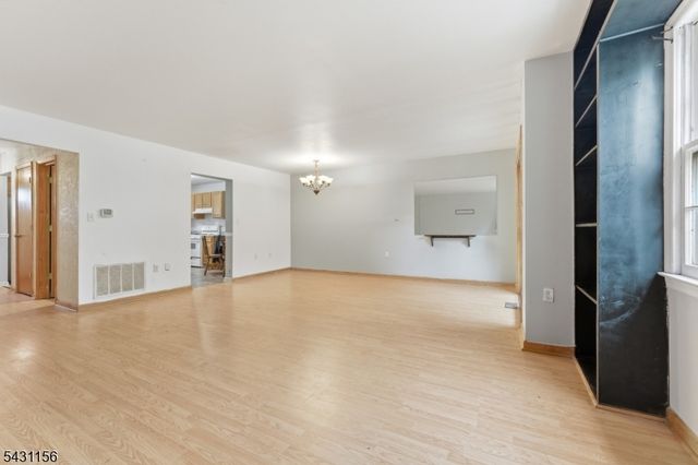 8 Cardinal Ln 3, Hillsborough Twp., NJ 08844