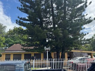 2124 NW 81st St, Miami, FL 33147