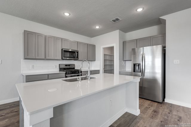 9990 Forestier Grn, San Antonio, TX 78214