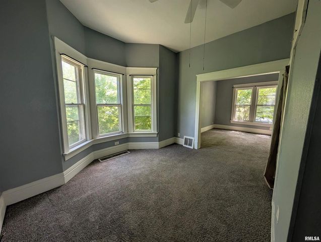 2833 8TH Avenue, Rock Island, IL 61201