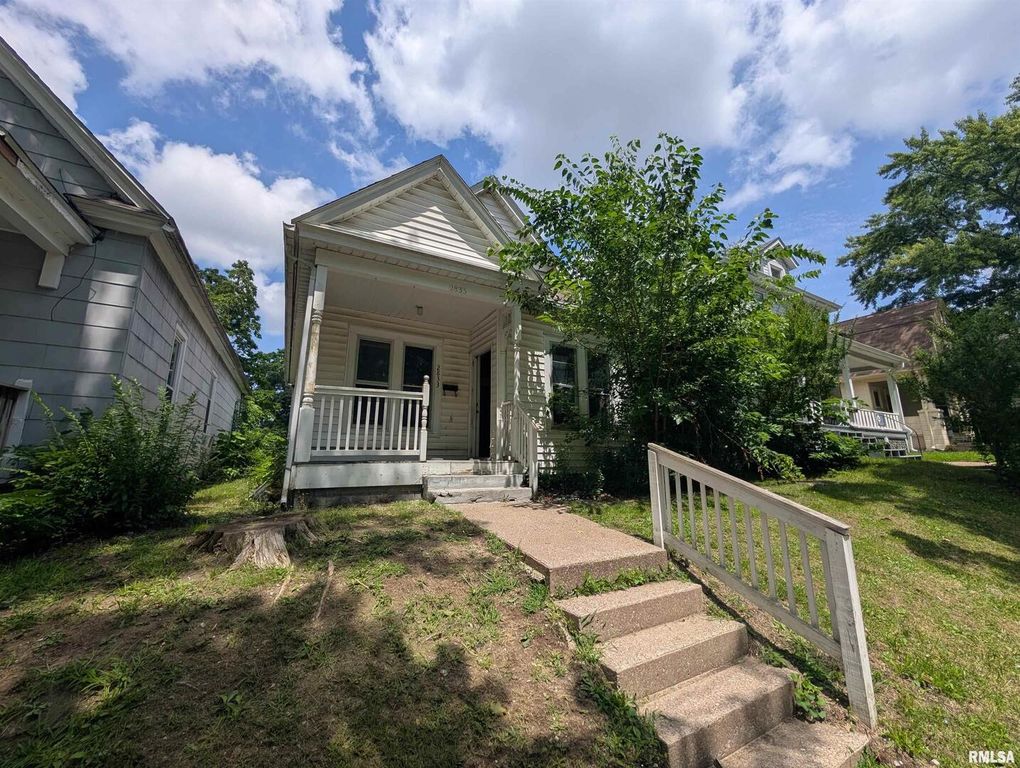 2833 8TH Avenue, Rock Island, IL 61201