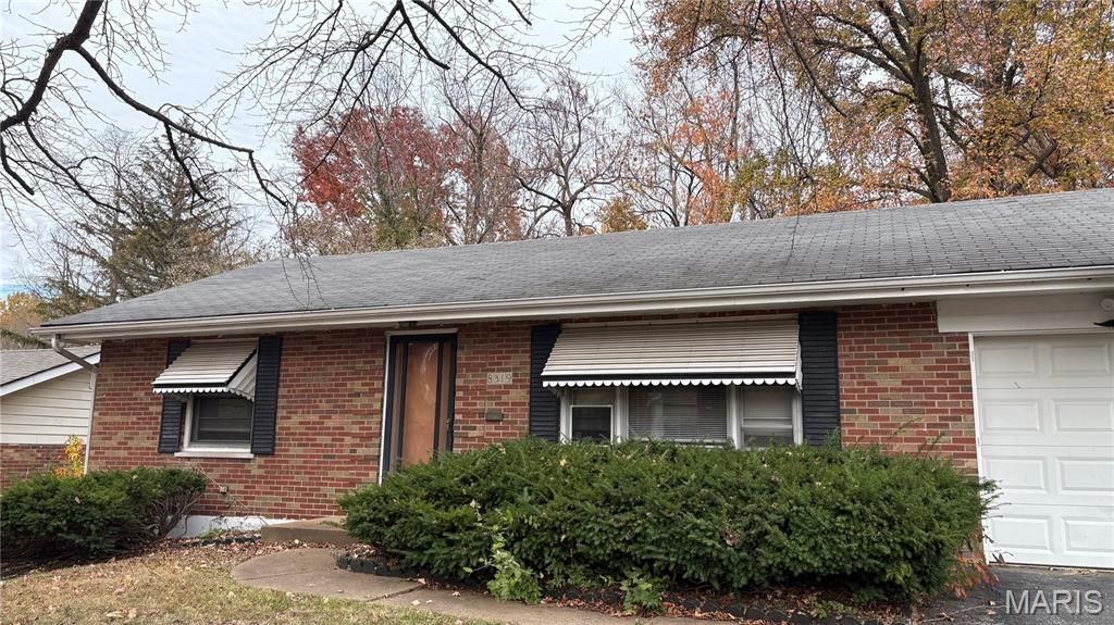 8319 Hawkesbury Drive, Cool Valley, MO 63121