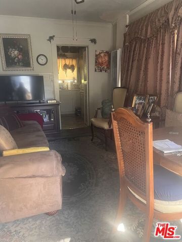 4527 S Main Street, Los Angeles, CA 90037