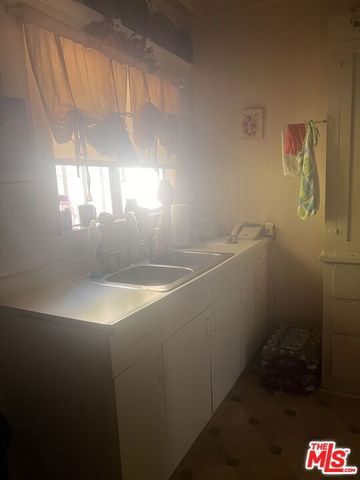 4527 S Main Street, Los Angeles, CA 90037