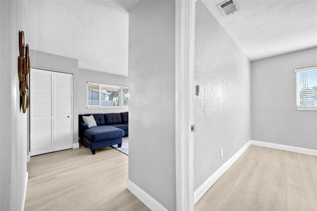 1513 56TH AVENUE N, St Petersburg, FL 33703