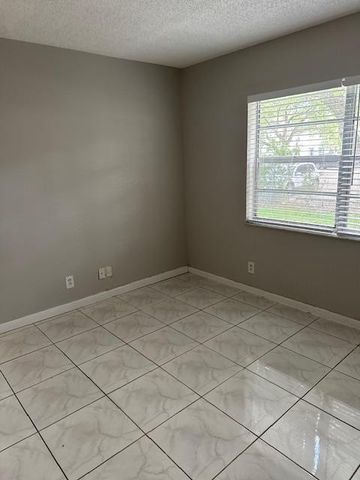 1004 Twin Lakes Drive, Coral Springs, FL 33071
