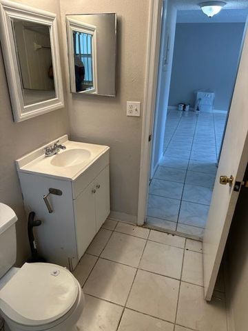 1004 Twin Lakes Drive, Coral Springs, FL 33071