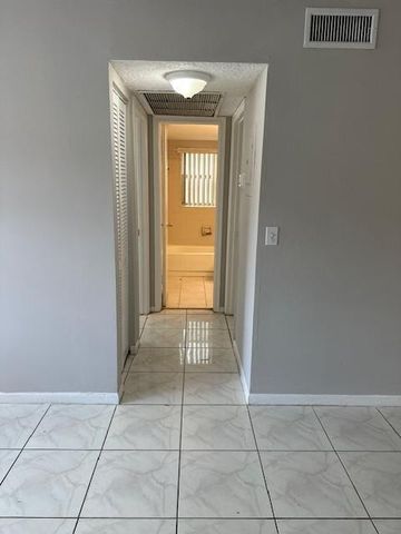 1004 Twin Lakes Drive, Coral Springs, FL 33071