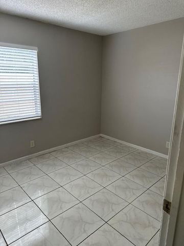 1004 Twin Lakes Drive, Coral Springs, FL 33071