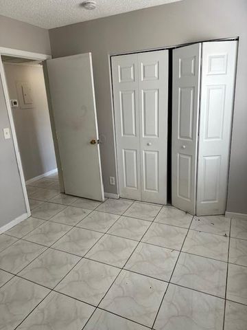 1004 Twin Lakes Drive, Coral Springs, FL 33071