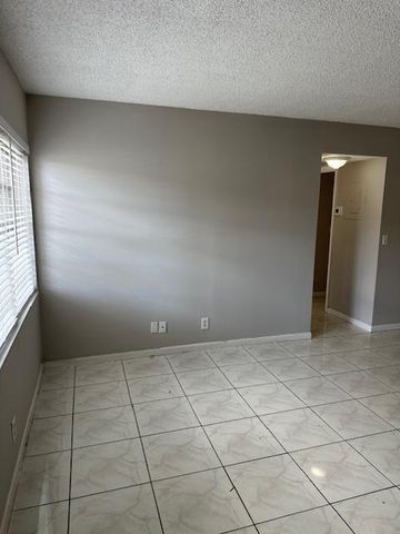 1004 Twin Lakes Drive, Coral Springs, FL 33071