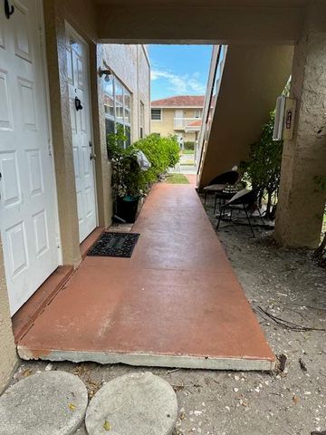 1004 Twin Lakes Drive, Coral Springs, FL 33071