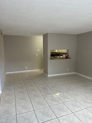 1004 Twin Lakes Drive, Coral Springs, FL 33071