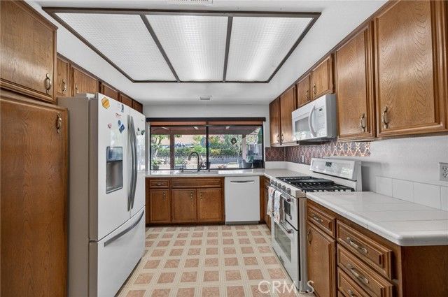 2218 Redwood Drive, Hemet, CA 92545