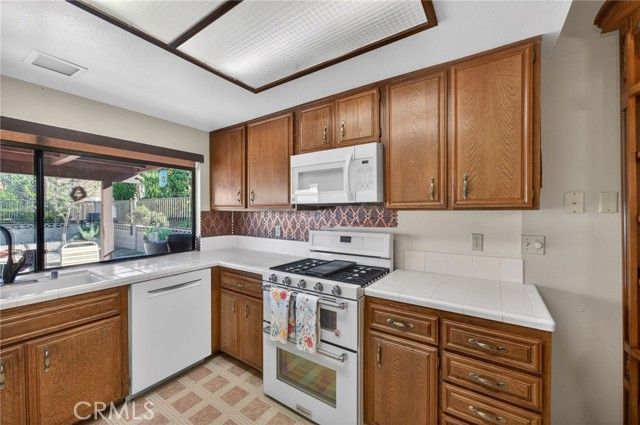 2218 Redwood Drive, Hemet, CA 92545